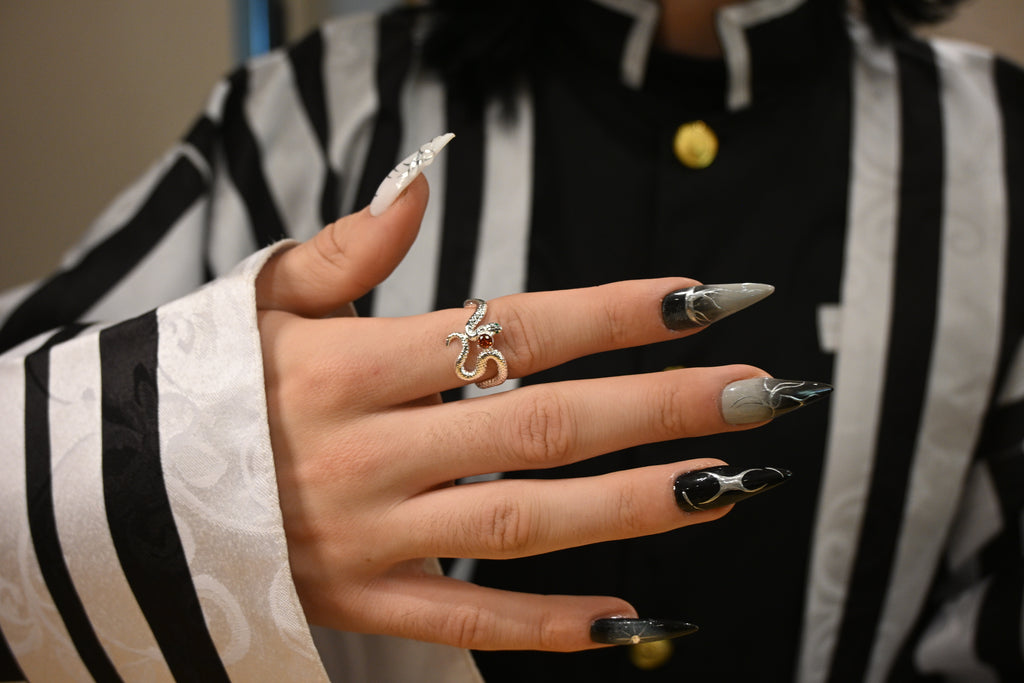Bague Serpent Sacré – Obanai Iguro (Demon Slayer)